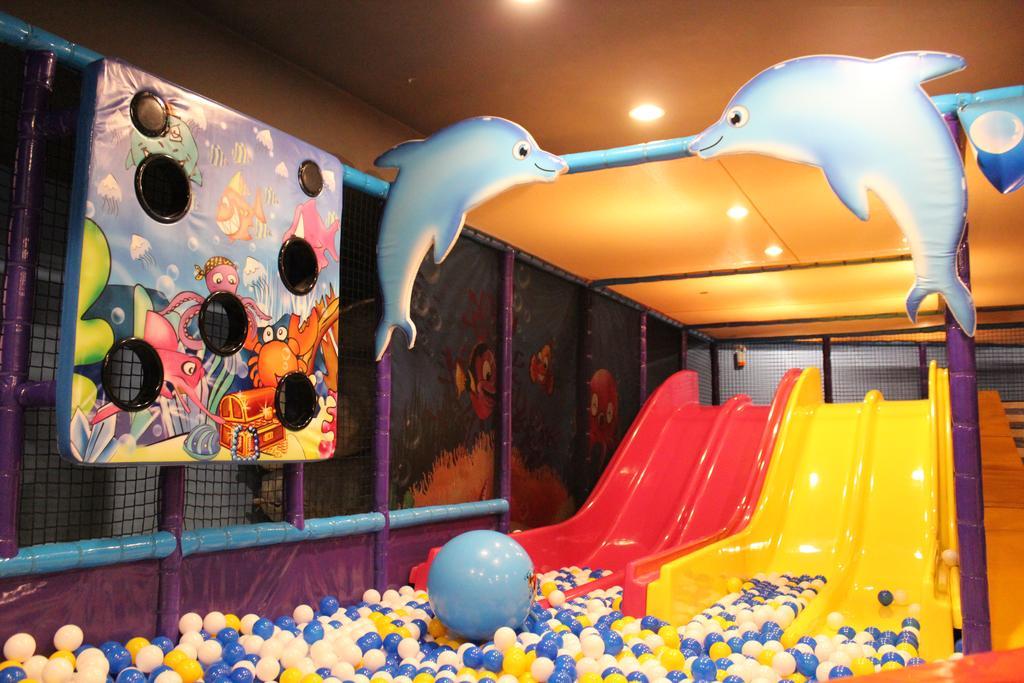 Chateau Beach Resort Kenting Esterno foto An indoor playground in Singapore