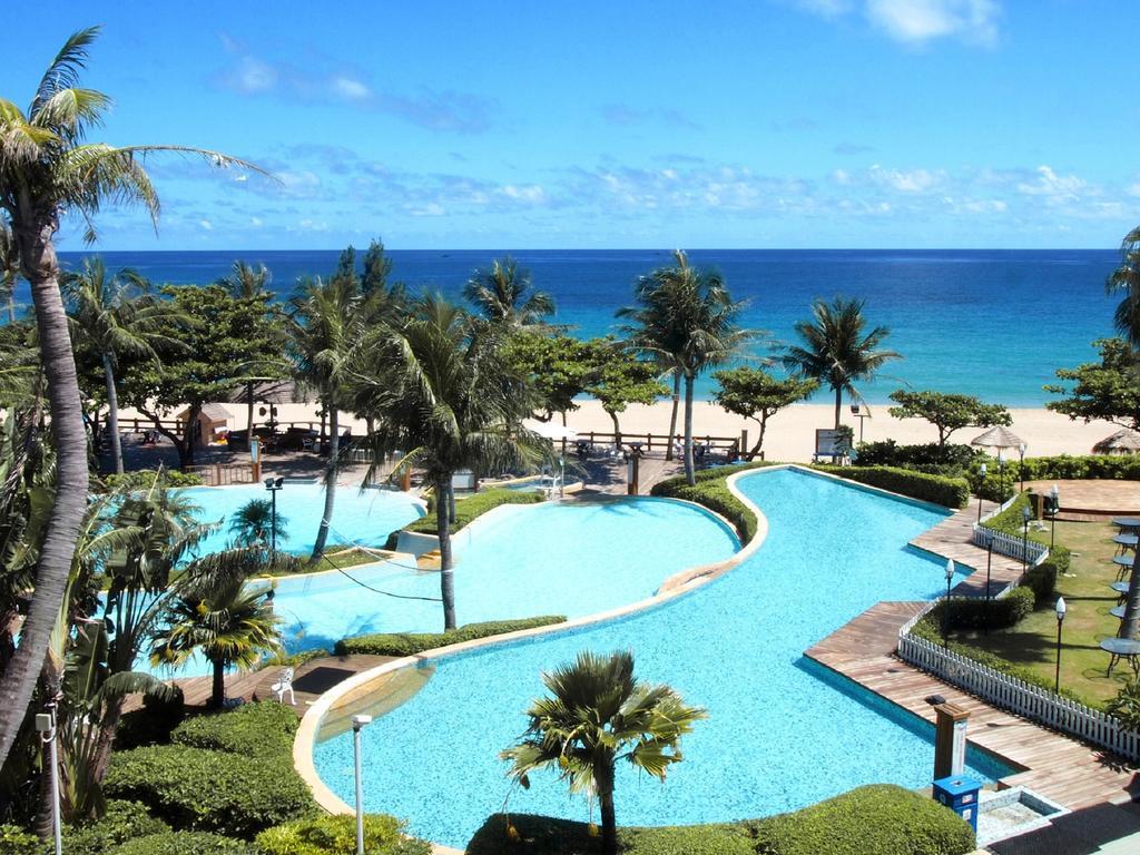 Chateau Beach Resort Kenting Esterno foto The pool at the Sheraton Resort