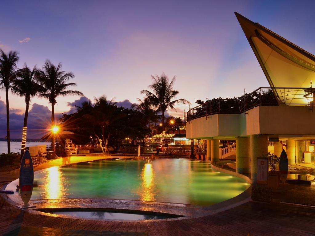 Chateau Beach Resort Kenting Esterno foto The pool at the Sheraton Resort Fiji