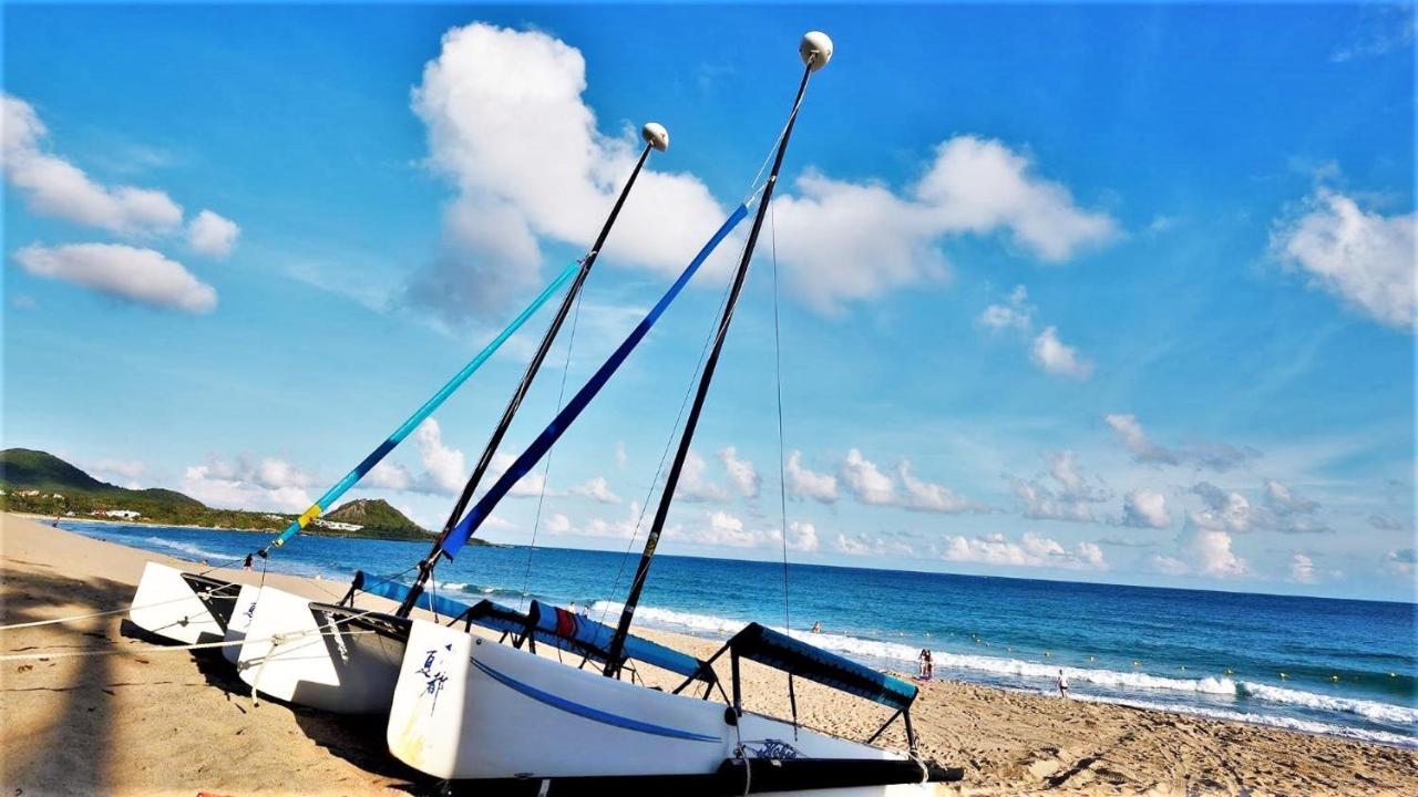 Chateau Beach Resort Kenting Esterno foto A Hobie 16 on the beach